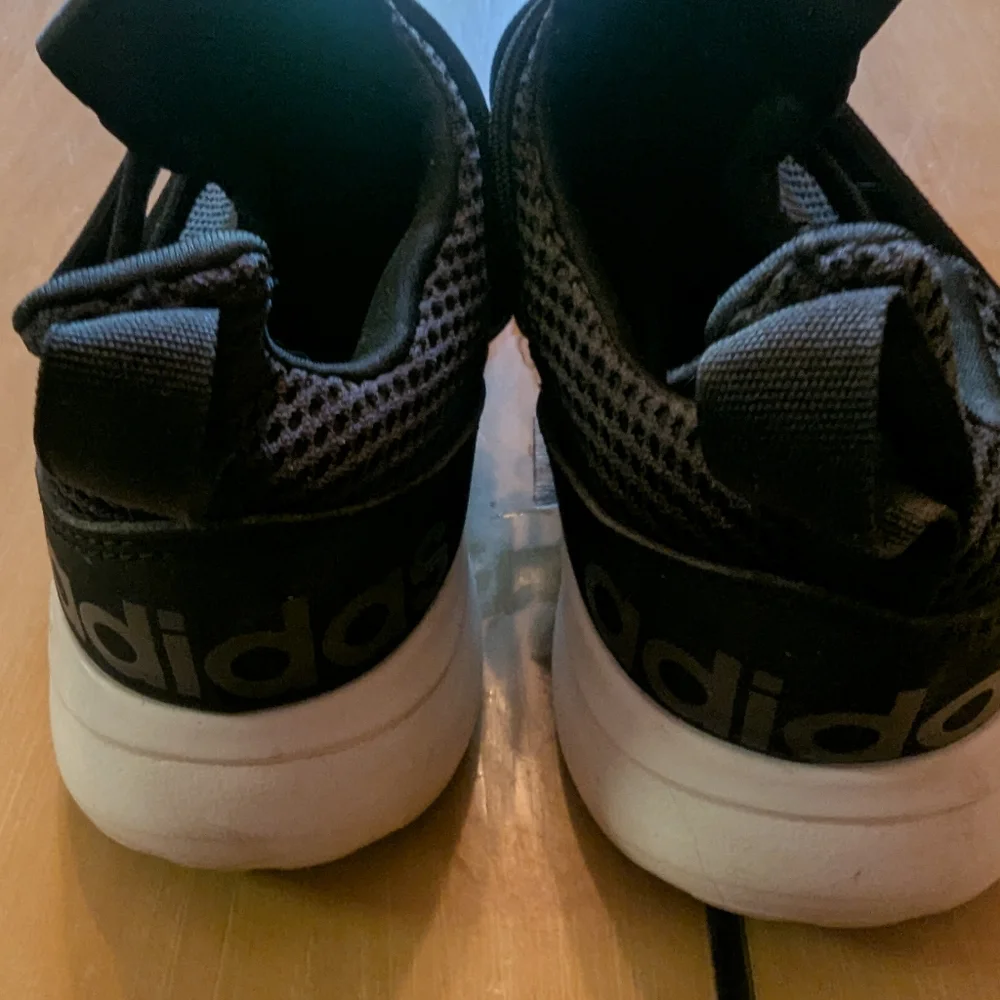 Boys Size 5 Adidas Slip On Sneakers - Picture 4 of 4